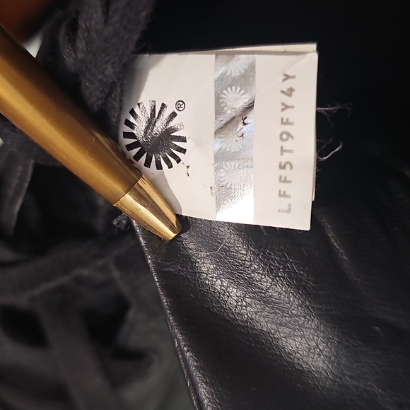 UGG Olli High Top Sneakers Women’s Size 8.5 Black Leather Casual Street Style - Picture 15 of 16